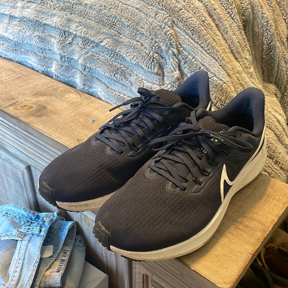 Nike Runners - Picture 2 of 5